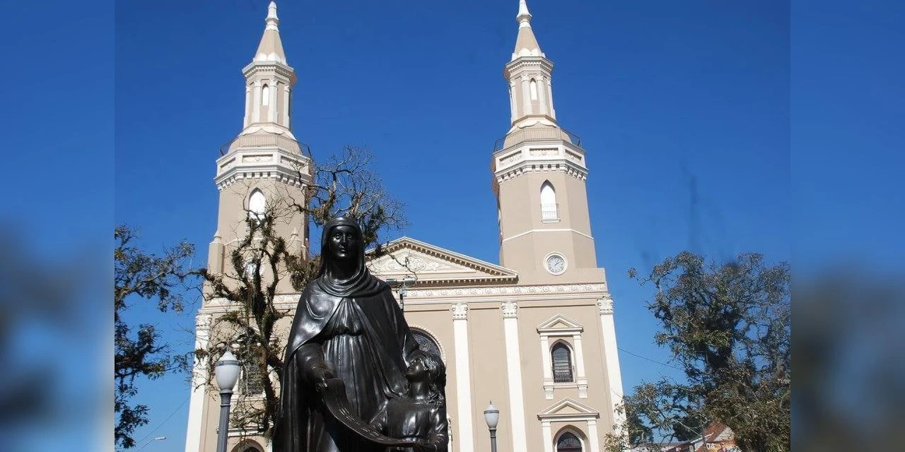Novenas e carreata marcam comemorações da padroeira Sant'Ana em Castro