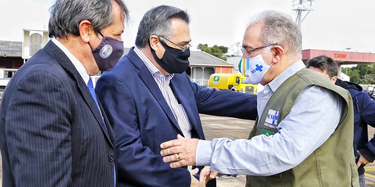 Com lote extra, Paraná acelera vacinação contra COVID-19 na fronteira