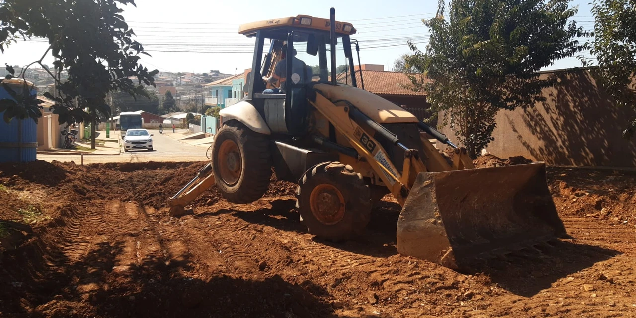 Bairro Contorno recebe obras de pavimentação; veja os trechos contemplados