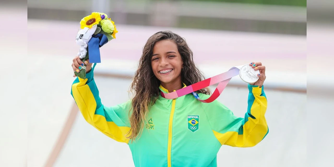 Atleta brasileira, Rayssa Leal conquista prata no skate street em Tóquio