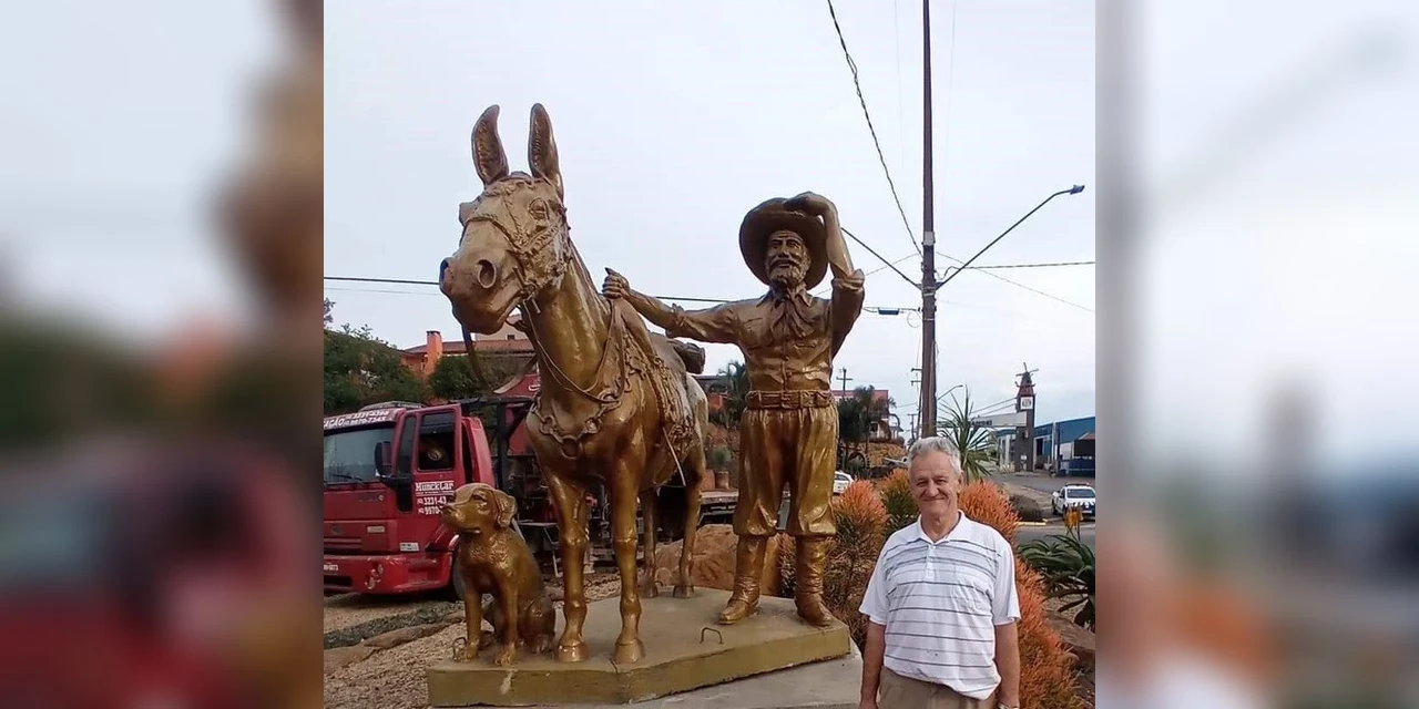 Avenida dos Pioneiros, em Carambeí, ganha 'Monumento dos Tropeiros'