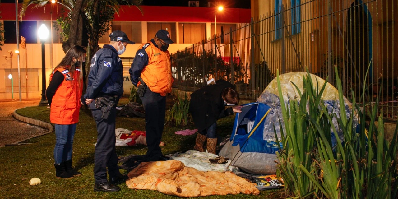Frio em PG: Prefeitura reforça ações de abordagem social de pessoas em situação de rua