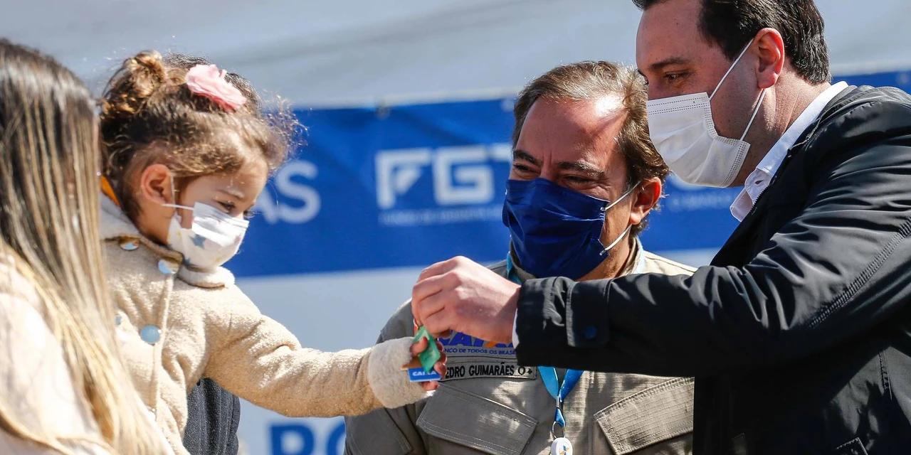 Ratinho Junior entrega casas em PG e destaca trabalho intenso pela habitação