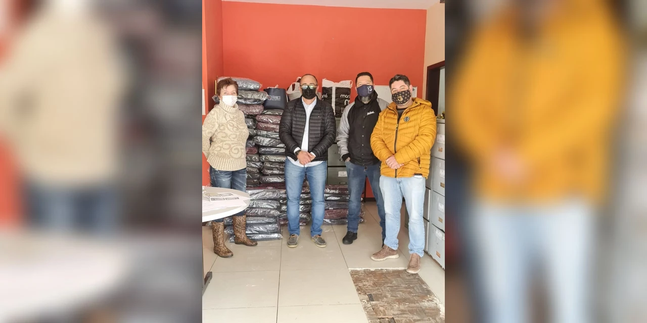 Empresários arrecadam cobertores, roupas e alimentos para os moradores de rua de Ponta Grossa