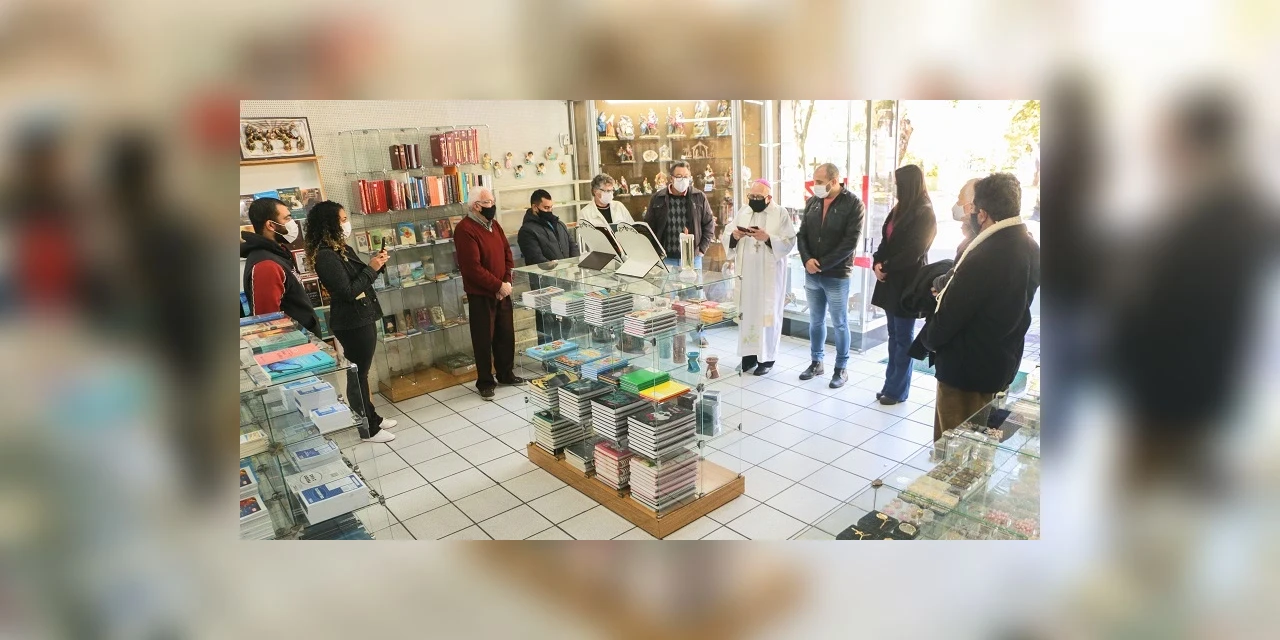 Fotos: Tradicional livraria católica é reinaugurada em PG