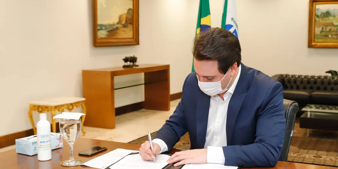 Com avanço da vacinação e queda nos indicadores, Paraná diminui restrições