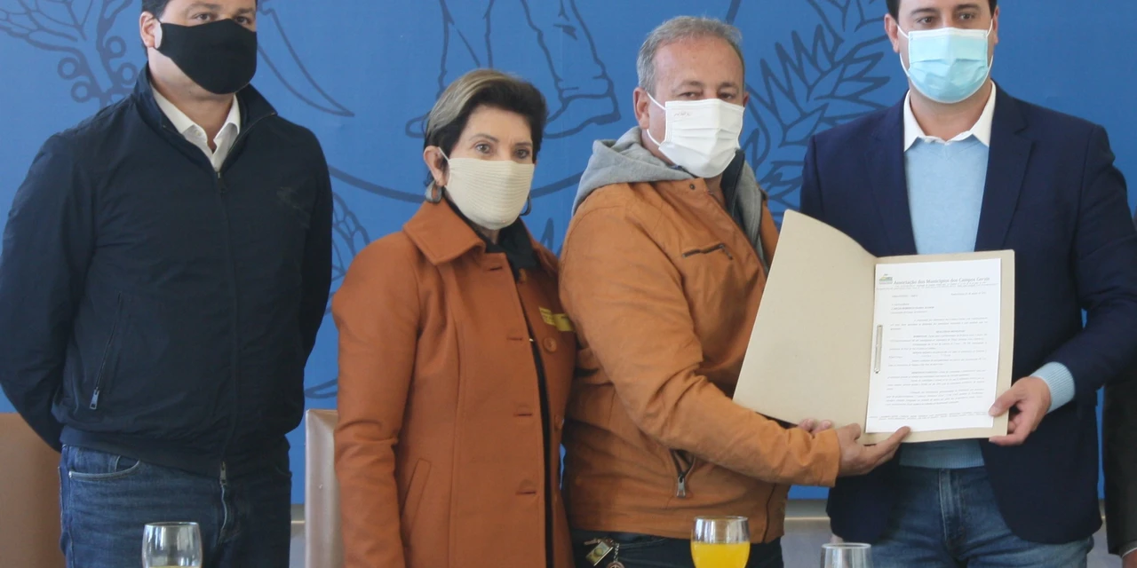 Prefeitos dos Campos Gerais pedem investimentos à região ao governador Ratinho Junior