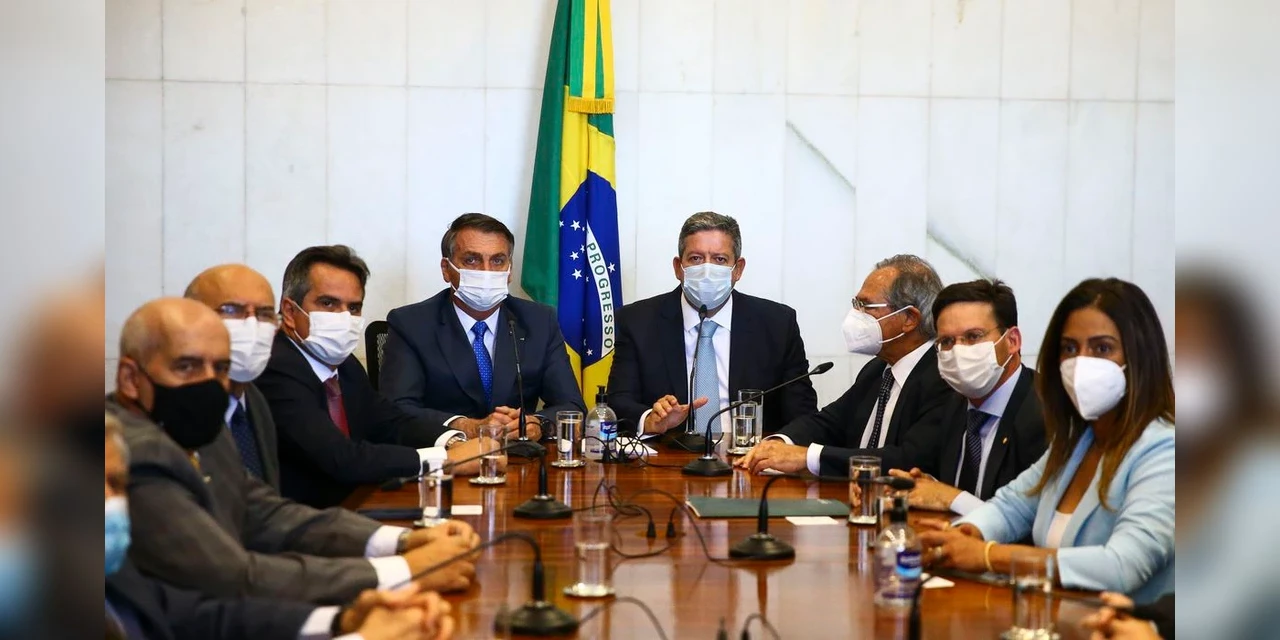Bolsonaro entrega medida provisória do novo Bolsa Família