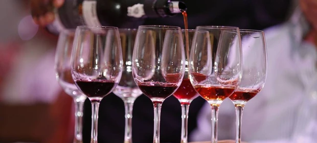 Do combate do Alzheimer a diabetes e acne, novos estudos mostram dez benefícios do consumo do vinho tinto