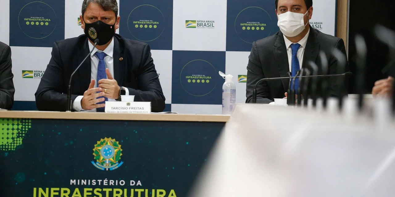 Vídeo: Ratinho Junior e Ministro Tarcísio detalham concessão do novo pedágio no Paraná