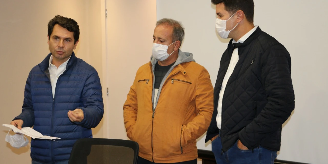 Moacyr se reúne com lideranças do governo e garante investimentos para Castro e região