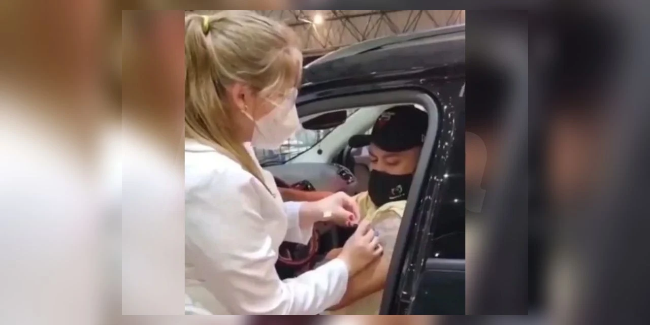 Vídeo: Estudante de enfermagem se emociona ao vacinar o próprio pai contra a COVID-19