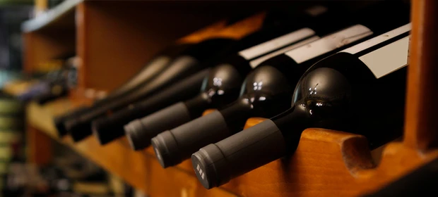 Aprenda a armazenar corretamente as garrafas de vinho. Confira as dicas!