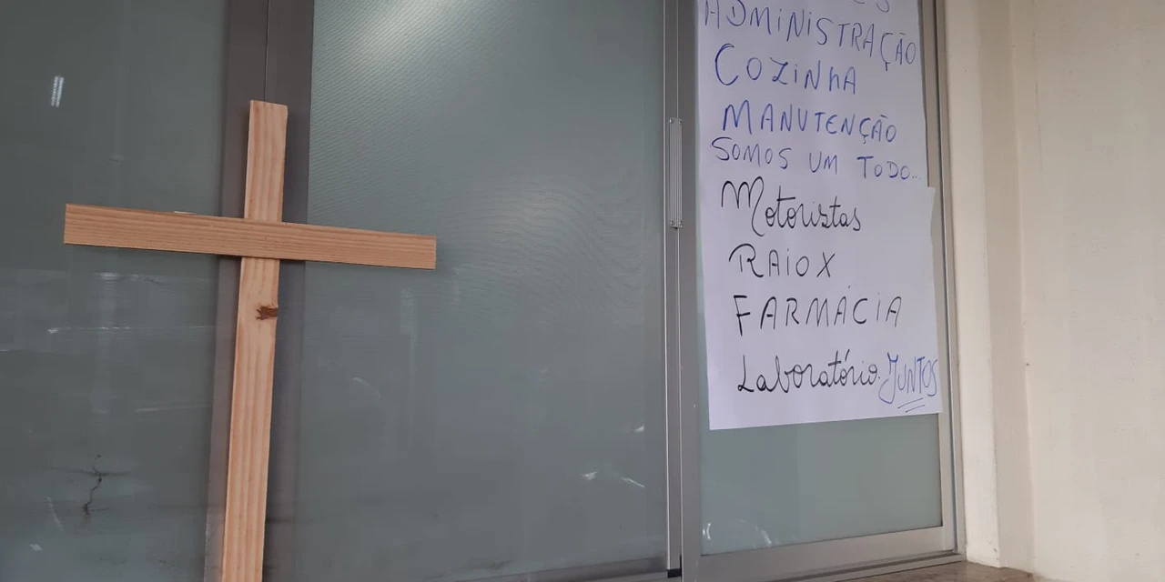 Fotos: Servidores da Saúde protestam contra redução do adicional de insalubridade em PG