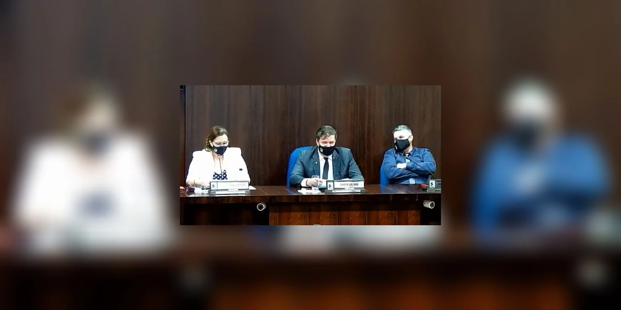 Vídeo: Prêmios de rifa fazem vereadores gargalharem durante sessão; assista