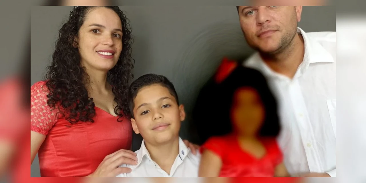 Homem tem surto psicótico e mata cantora e filho de 9 anos a golpes de faca no Paraná