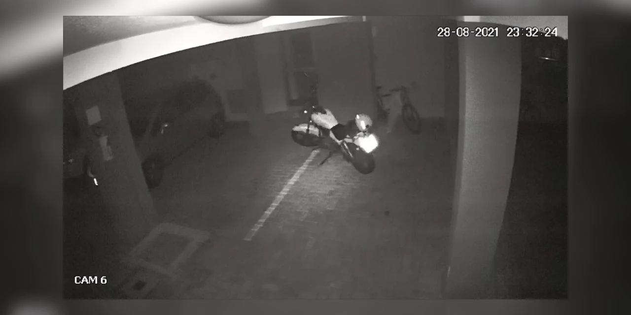 Vídeo: Câmera de segurança registra 'moto fantasma' que liga e anda sozinha no Paraná