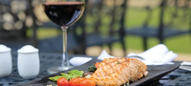 Peixe com vinho branco? Carne com vinho tinto? Sobremesas com vinhos doces? Quais dessas “regras” são 100% verdadeiras?