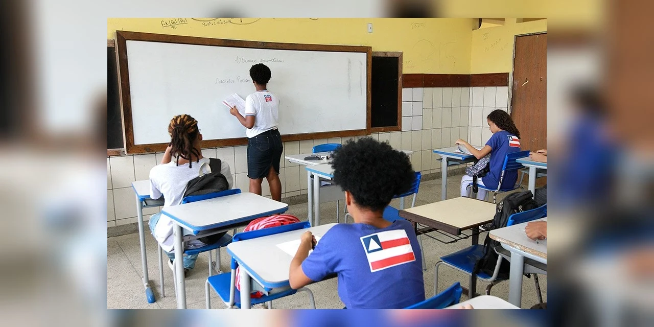 Salário de professor deve ficar isento de IR, determina projeto no Senado