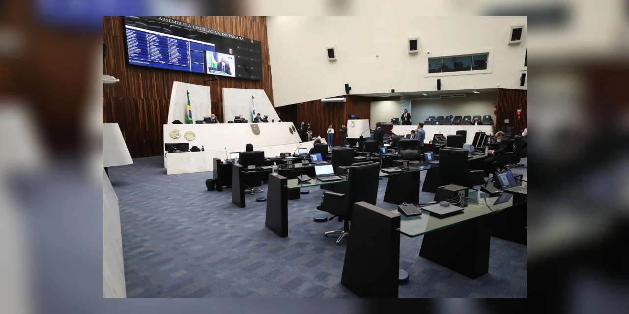 Projeto que institui o ensino domiciliar no Paraná avança na Assembleia