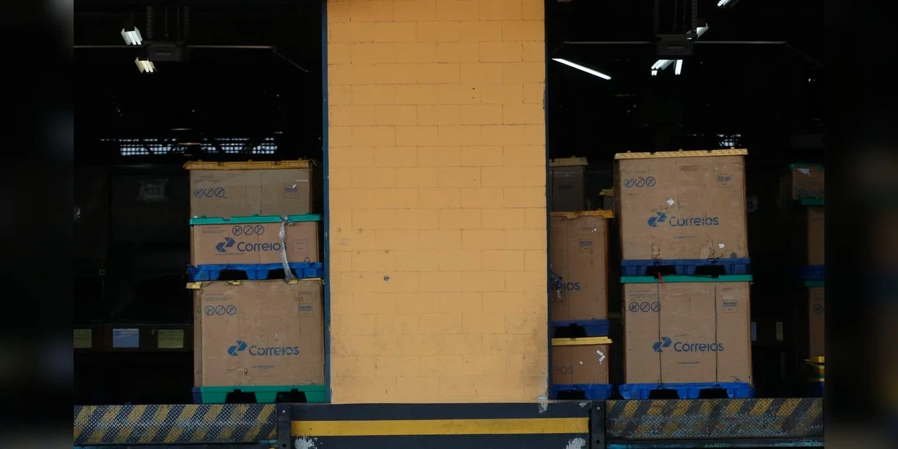 De roupa íntima a joias, veja o que estará disponível no leilão de refugos dos Correios