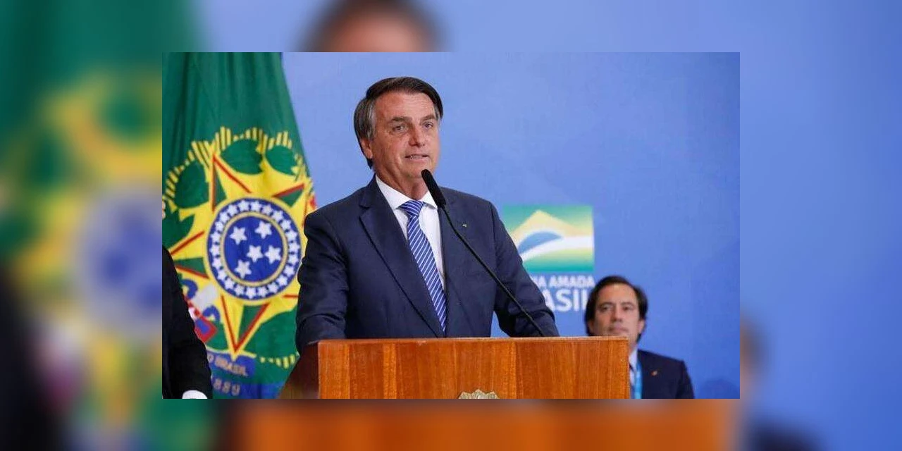 Bolsonaro assina decreto que aumenta IOF para custear Auxílio Brasil