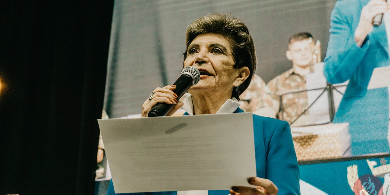Vídeo: ICP realiza culto cívico e Apóstolo Nelson Braido recebe a 'chave' de Ponta Grossa da prefeita Elizabeth