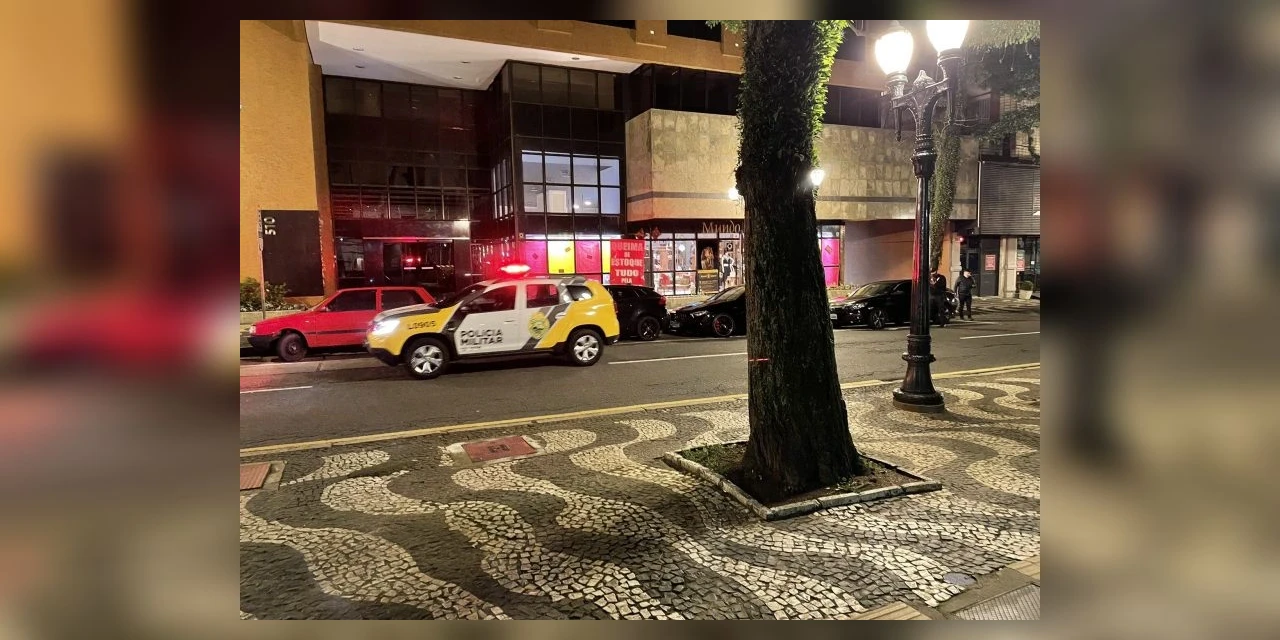 Torcedores do Athletico são presos por soltar fogos de artifício em frente a hotel onde time adversário está hospedado