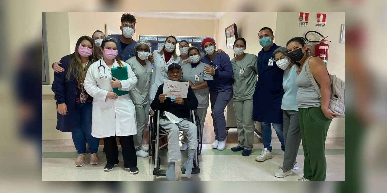 Após 191 dias internado com COVID-19, idoso recebe alta e uma dívida de R$ 2,6 milhões de hospital particular