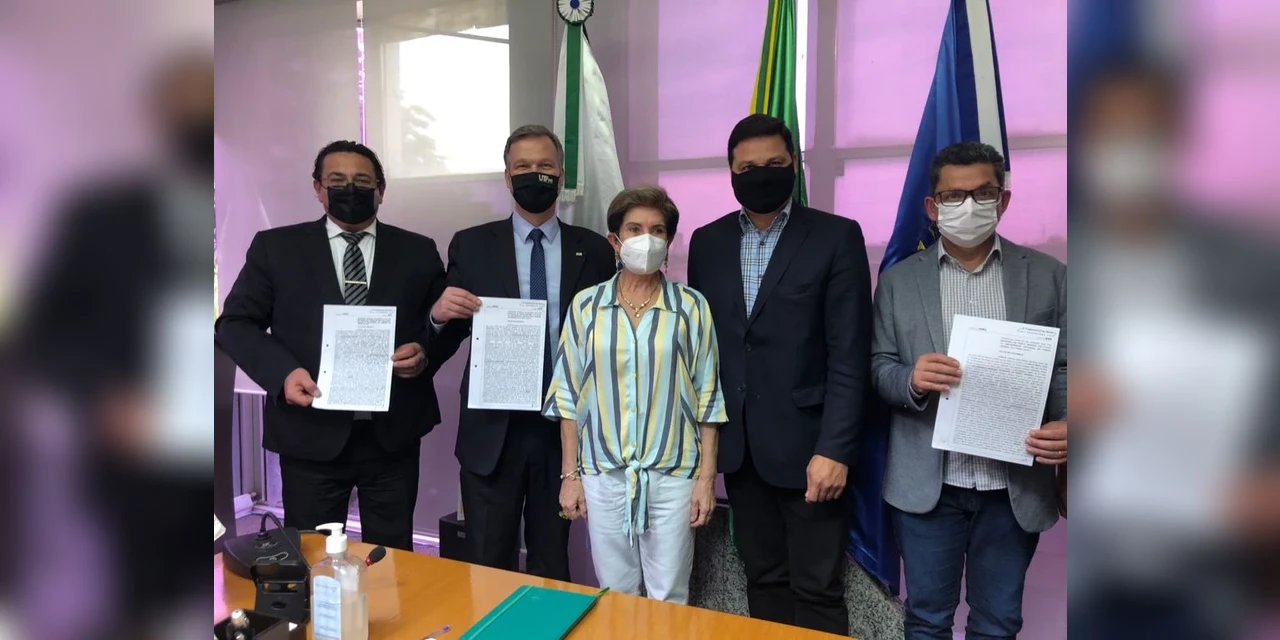 Prefeitura de PG entrega escrituras para instituições que vão compor Parque Ecotecnológico