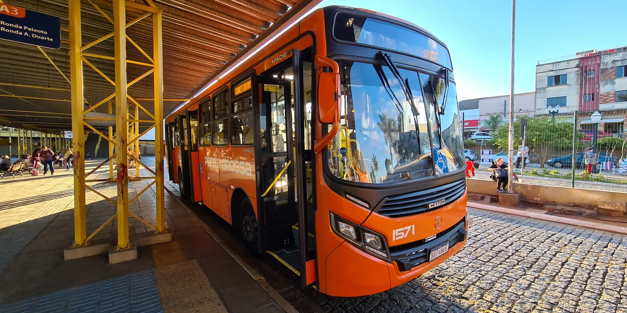 Vídeo: Acompanhe a manifestação dos funcionários do transporte coletivo em PG