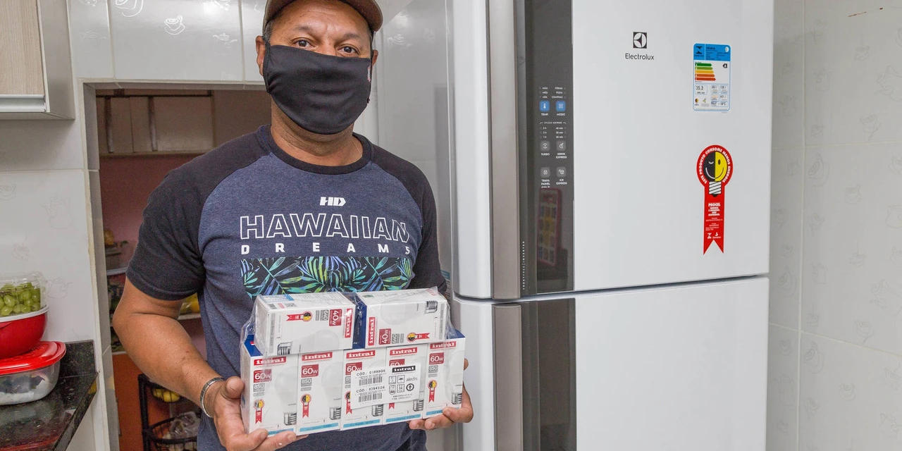 'Trocou, Economizou': Projeto da Copel oferta desconto para troca de kits de lâmpadas LED