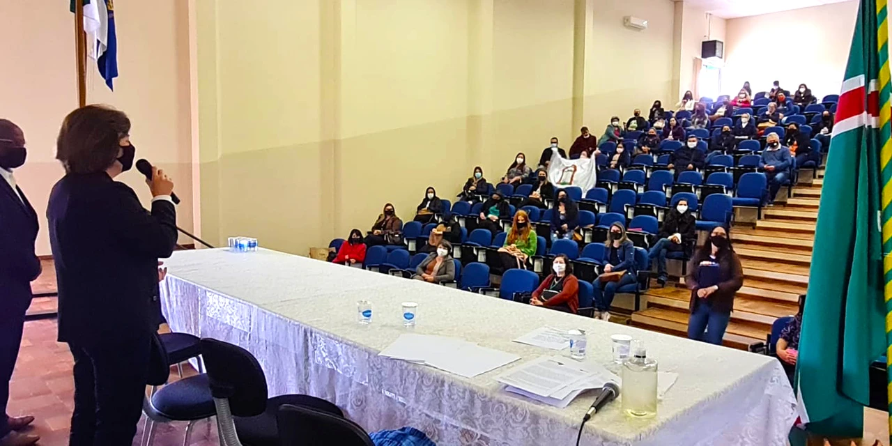 PG sedia II Conferência de Educação dos Campos Gerais e destaca luta pela equidade no próximo PNE