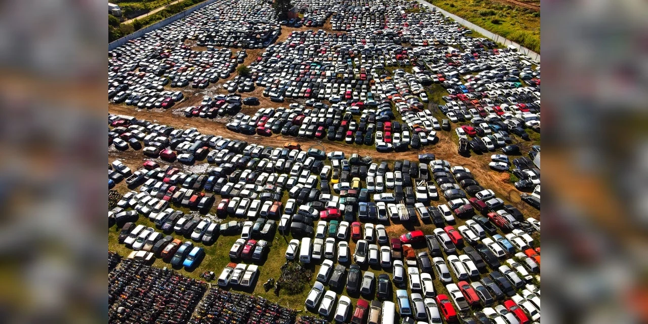 Detran Paraná realiza leilão de 3.068 veículos para reaproveitamento de peças