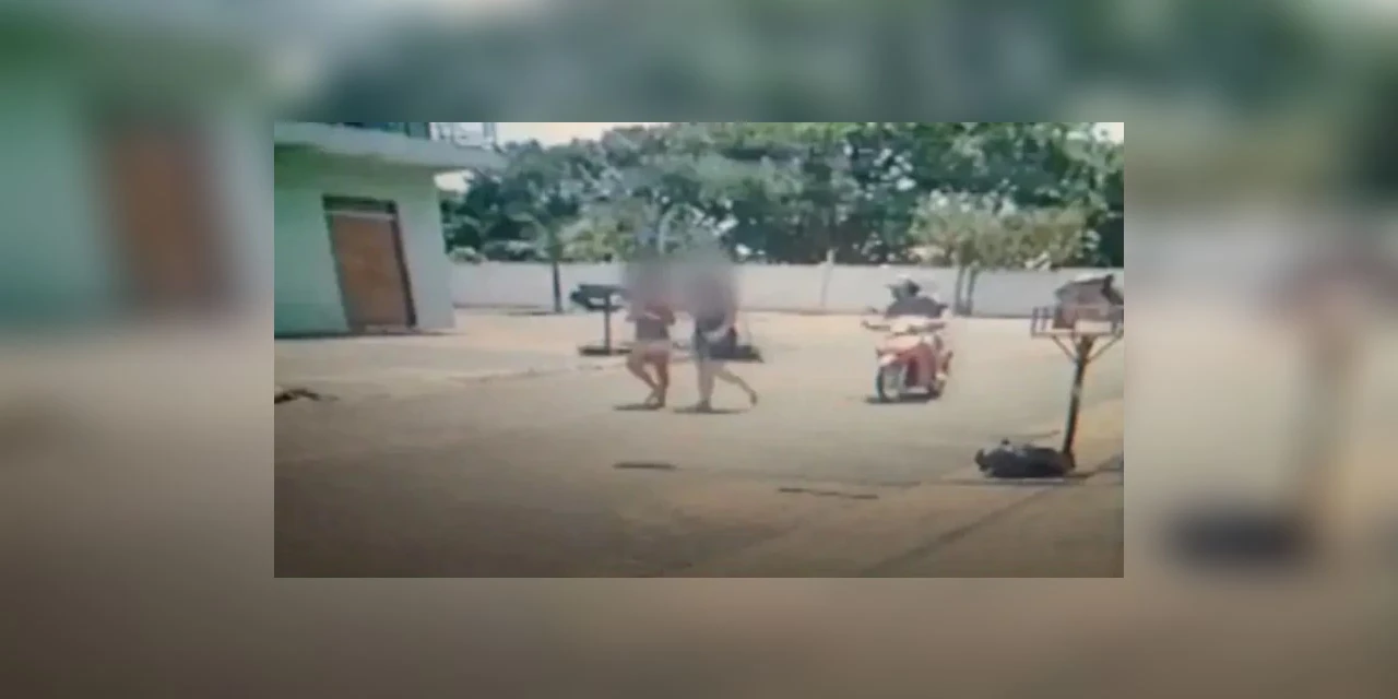 Vídeo: Motociclista levanta vestido de mulher enquanto ela caminha na rua e acaba preso no Paraná