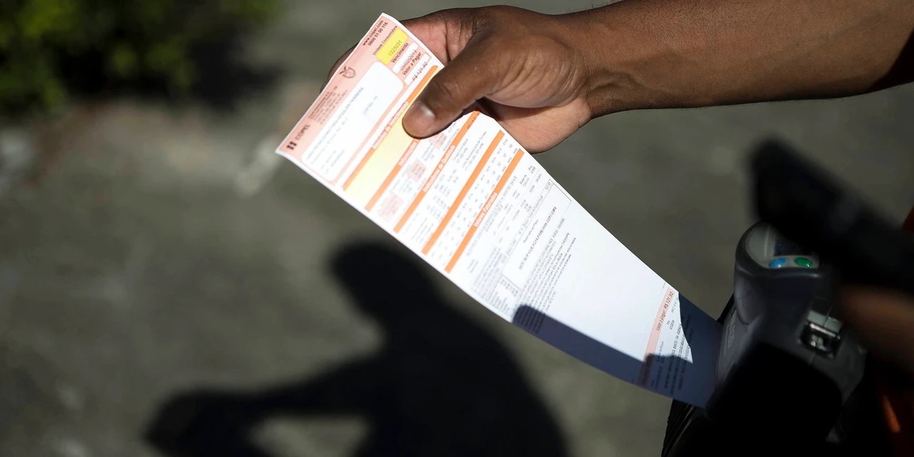 Ministro afirma que manterá conta de luz mais cara até abril