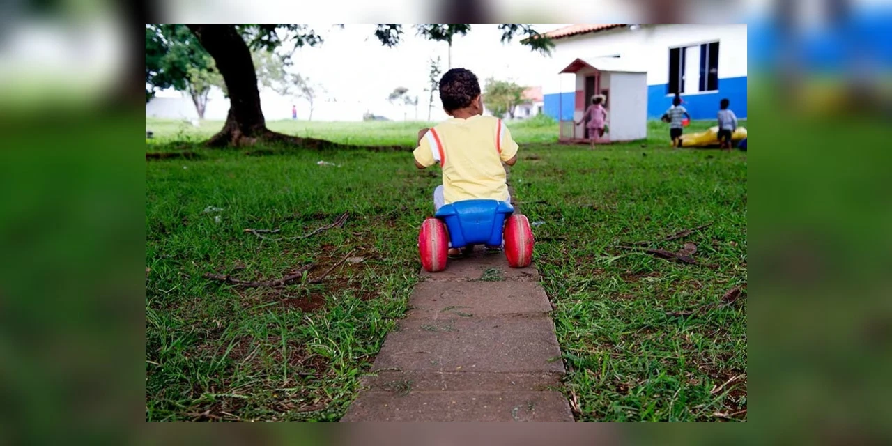 Mais de 12 mil crianças de até 6 anos ficaram órfãs durante a pandemia de COVID-19 no Brasil