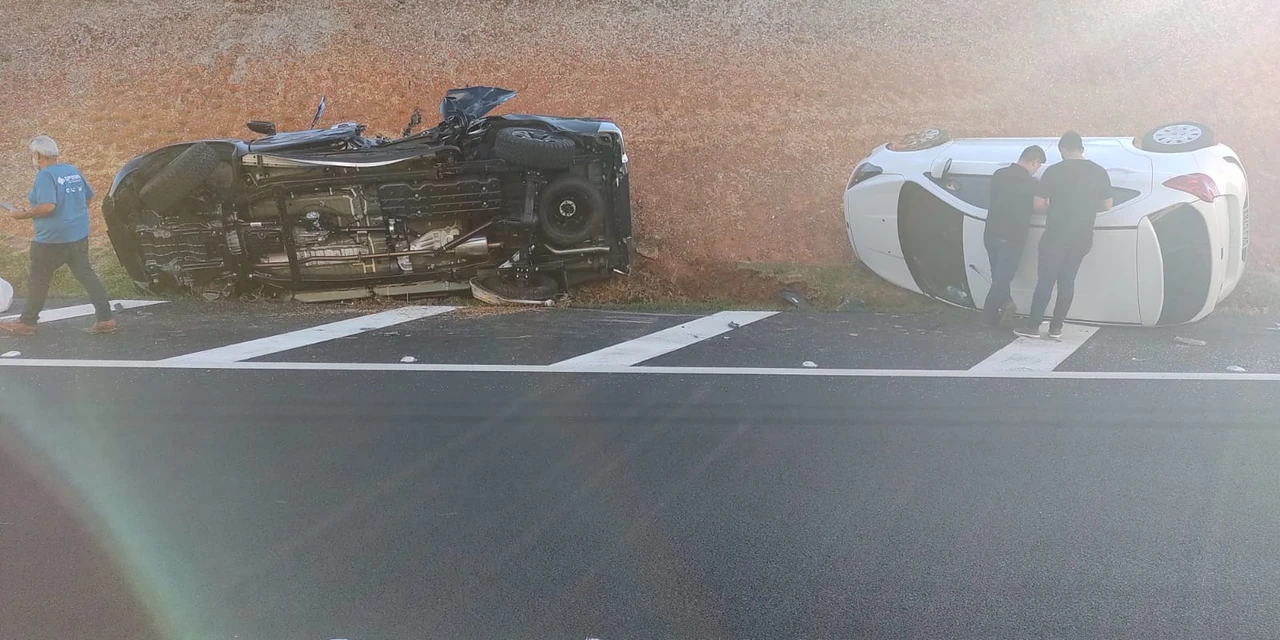 Fotos: Engavetamento envolvendo três veículos deixa uma pessoa ferida na BR-376 em Tibagi