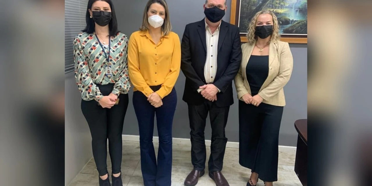 Deputada Mabel Canto e vereadora Joce Canto participam de reunião com Secretário de Saúde de PG