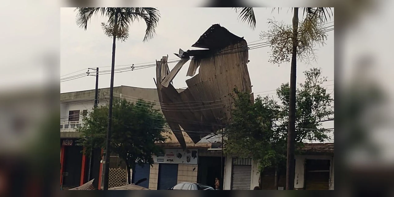 Temporal volta a causar estragos na rede elétrica em diversas regiões do Paraná