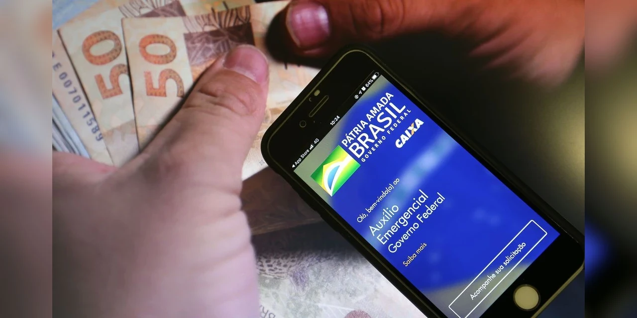Nascidos em junho recebem auxílio emergencial nesta terça (26)