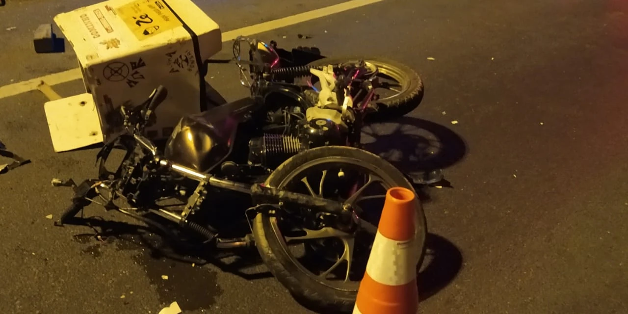 Fotos: Motociclista sofre ferimentos graves após acidente na Souza Naves, em PG; motorista envolvido fugiu do local