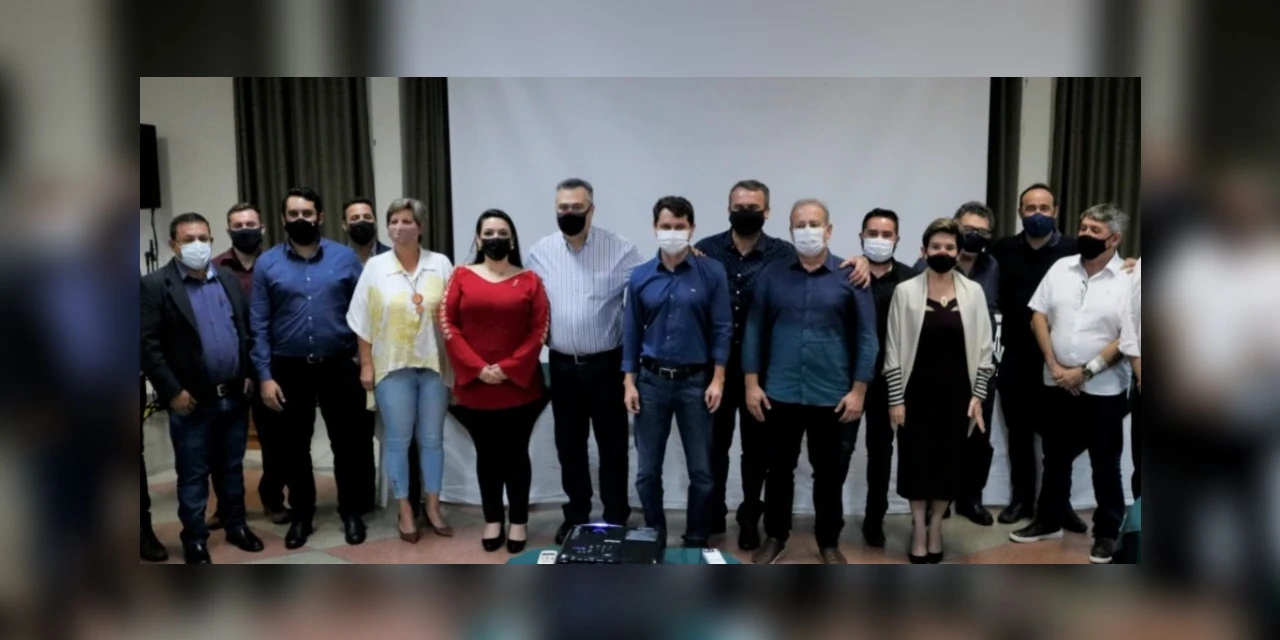 Moacyr Fadel e prefeitos da AMCG se reúnem com Beto Preto e garantem recursos para Saúde nos Campos Gerais