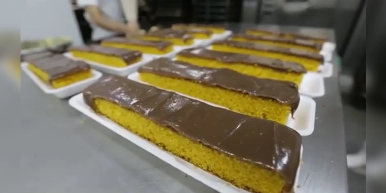 Vídeo: Conheça a nova receita caseira do bolo de cenoura dos Supermercados Tozetto