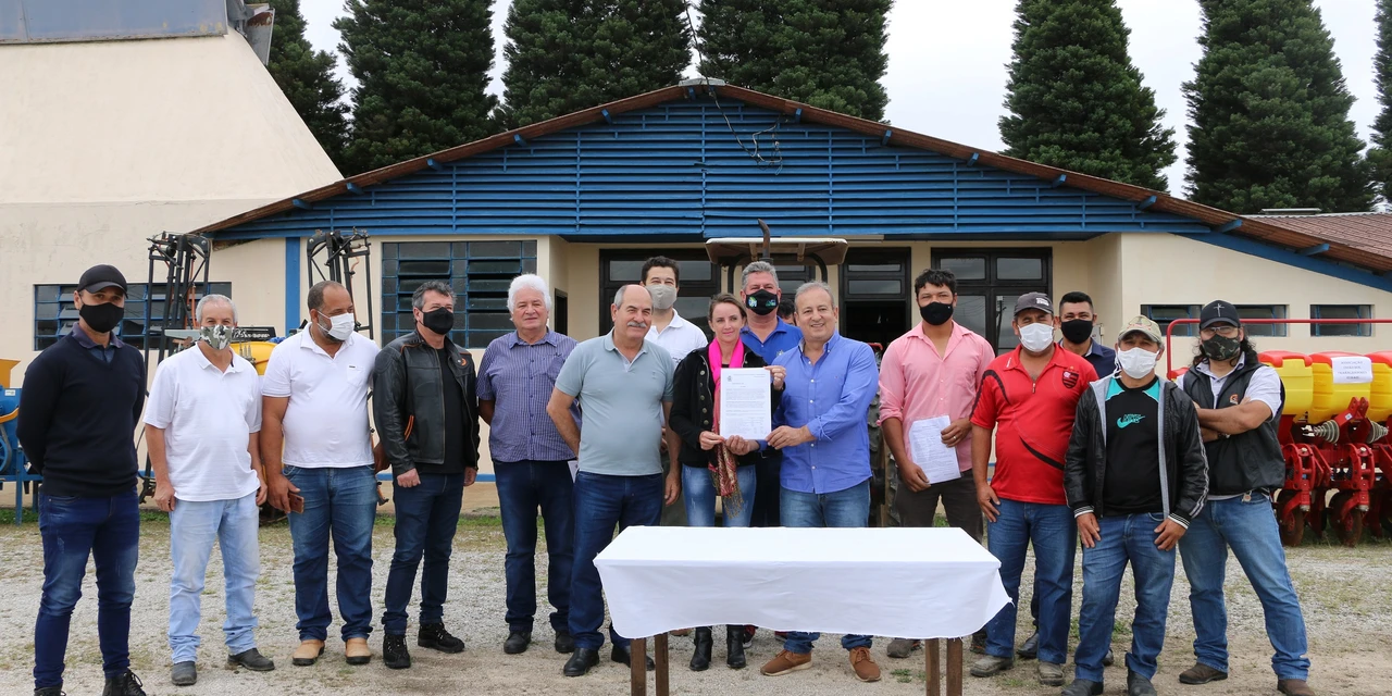 Prefeitura de Castro entrega patrulha agrícola para Associação dos Trabalhadores Rurais