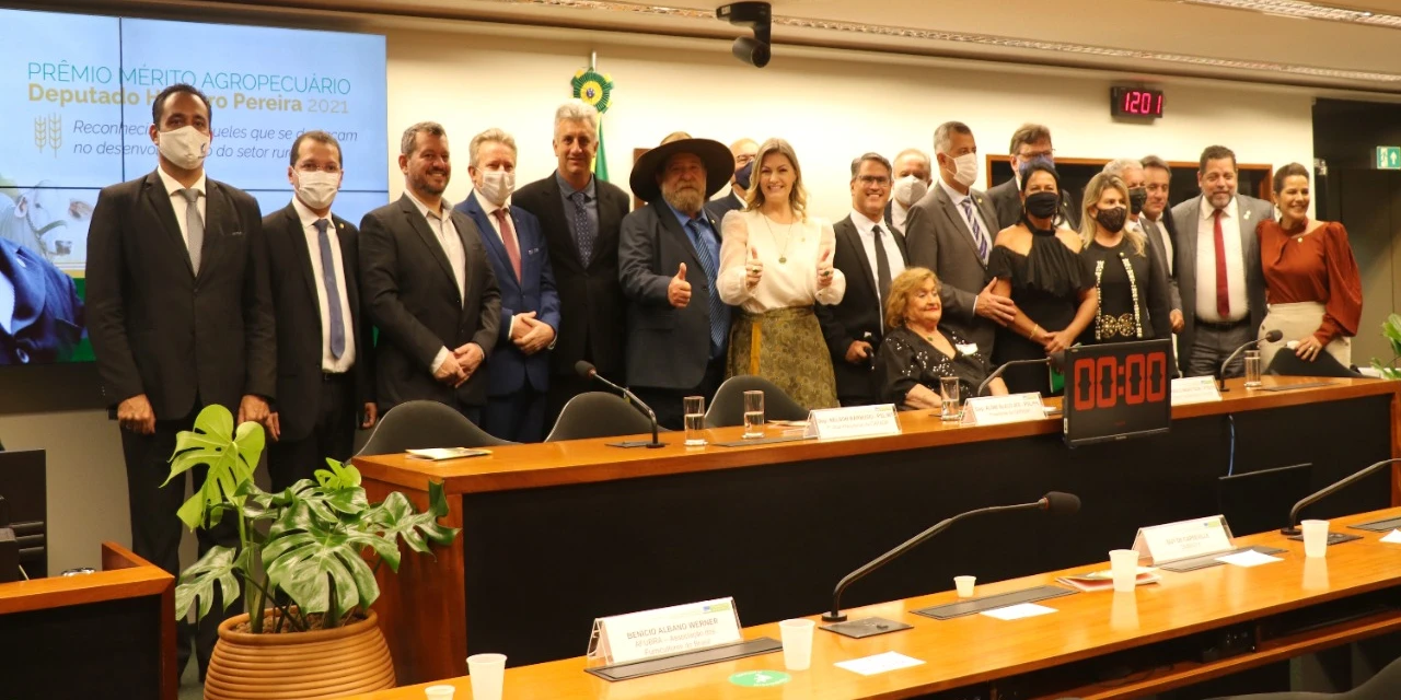 Comissão da Agricultura entrega Prêmio Homero Pereira a onze agraciados que se destacaram no setor agropecuário brasileiro