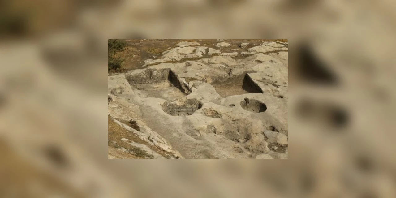 Arqueólogos descobrem a prensa de vinho mais antiga já descoberta, com cerca de 2,7 mil anos