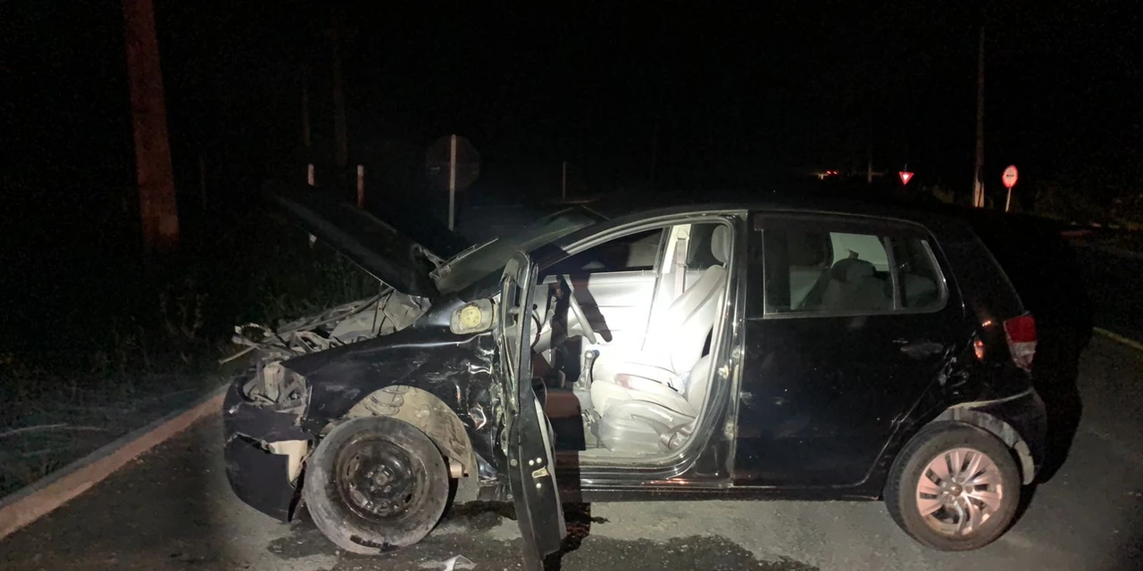 Motorista fura preferencial e colide contra veículo na BR-153 