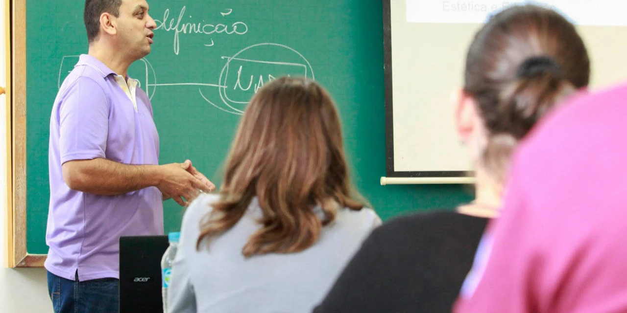 UEPG abre consulta a estudantes sobre retomada das aulas presenciais