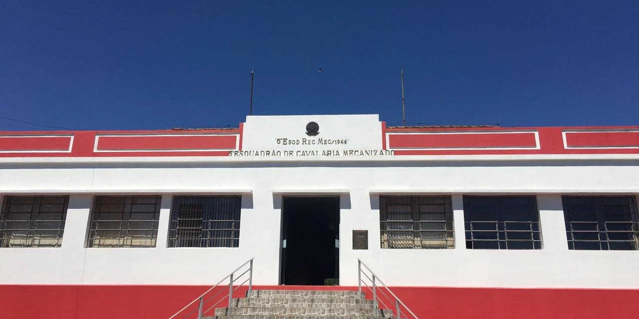 Bolsonaro nos Campos Gerais: Após agenda em PG e Castro, presidente deve pernoitar no 5º Esquadrão de Cavalaria